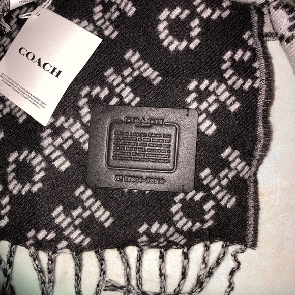 COACH MERINO WOOL SIGNATURE SCARF Rectangle Double Sided Convertible NWT - Picture 3 of 4